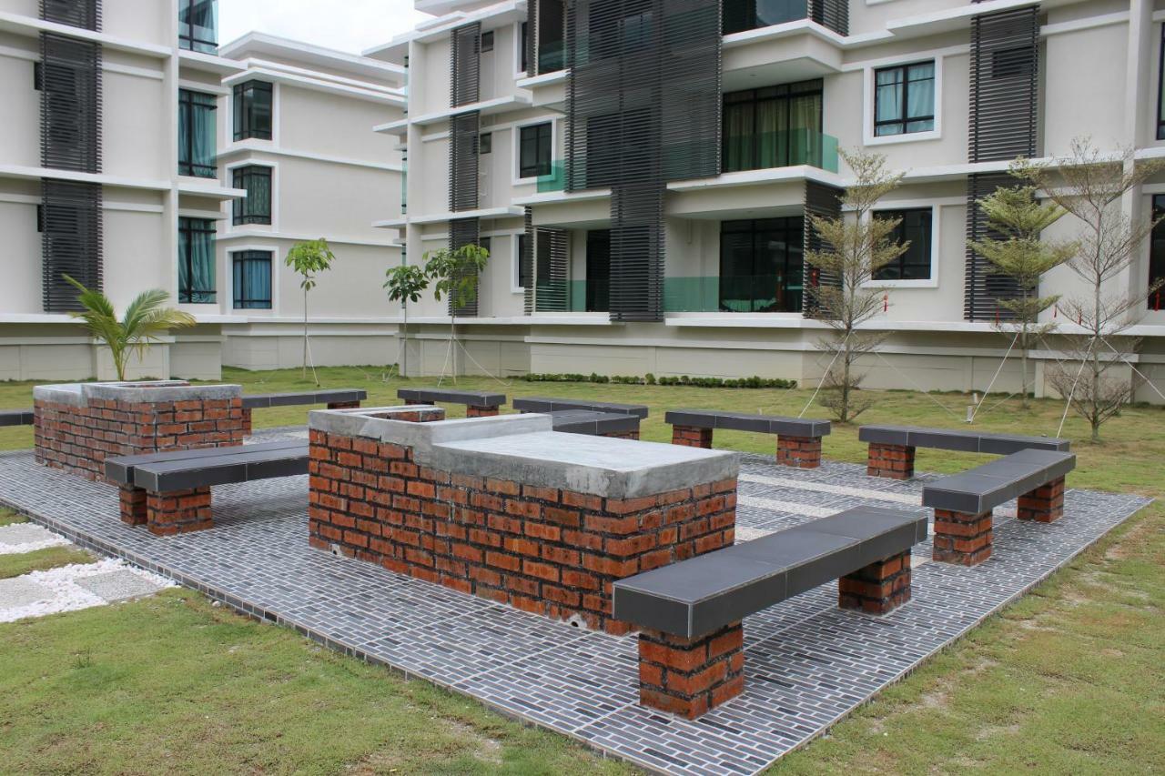The Meadow Park Apartment กัมปาร์ ภายนอก รูปภาพ
